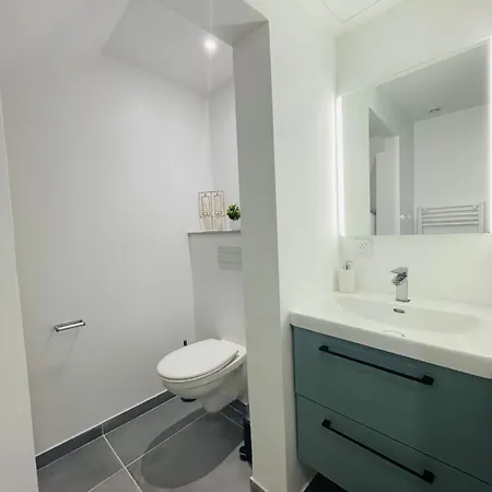 Eclat St N1, 6 Pers, Moderne, Wifi, Parking, Proche Vienne Appartement