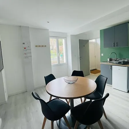 Eclat St N1, 6 Pers, Moderne, Wifi, Parking, Proche Vienne Appartement