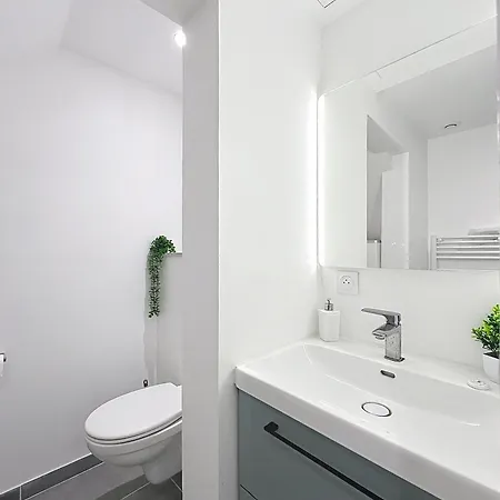 Eclat St N1, 6 Pers, Moderne, Wifi, Parking, Proche Vienne Appartement